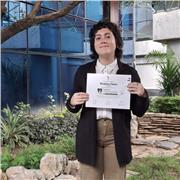 Estudiante de Máster en la Universitat de Valencia, Licenciada en Letras, profesora de español